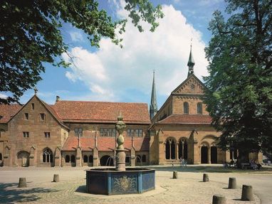 Kloster Maulbronn, Brunnen vor dem Kloster