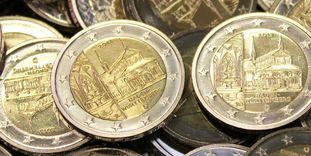 Auf einem Haufen: Die Maulbronner 2-Euro-Münzen