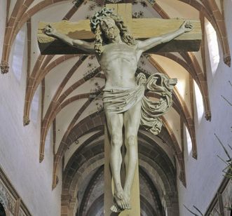 Kloster Maulbronn, Blick auf das Kruzifix und das bemalte Netzgewölbe der Klosterkirche