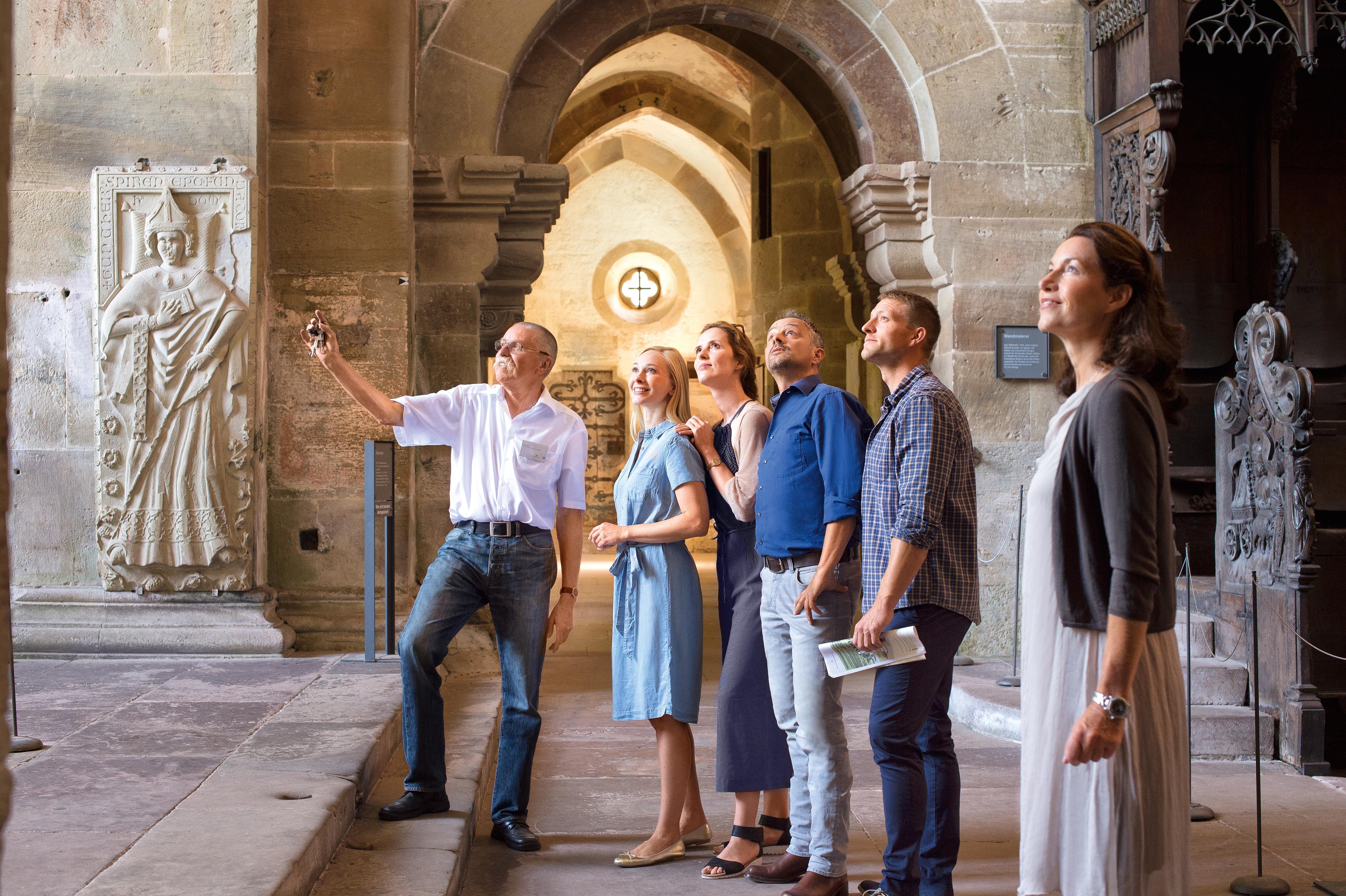 Besucher im Kloster Maulbronn