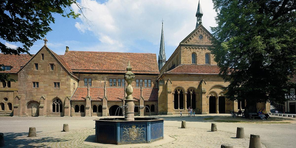 Kloster Maulbronn, Friedenslinde auf dem Klosterhof