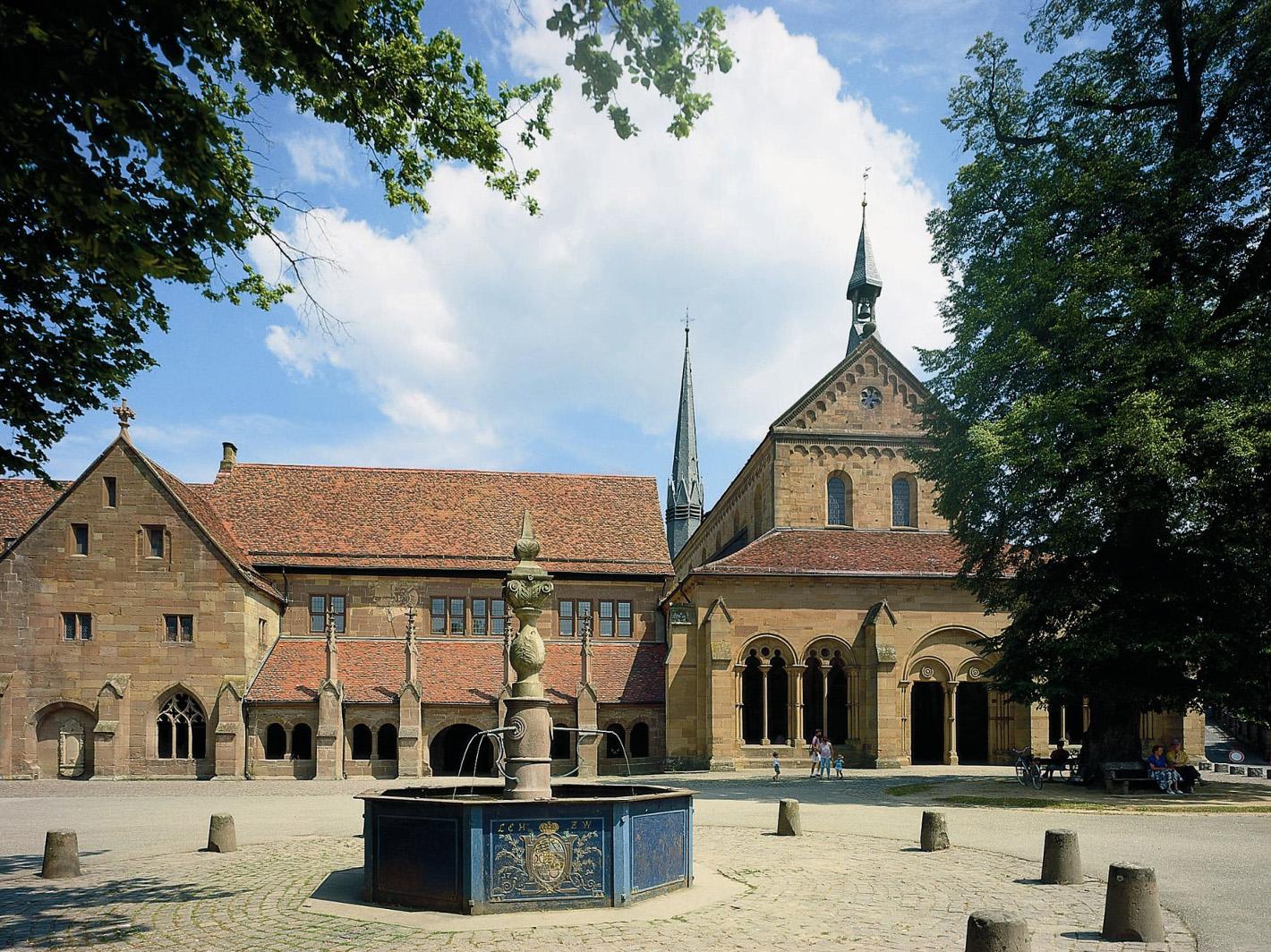 Kloster Maulbronn, Friedenslinde auf dem Klosterhof