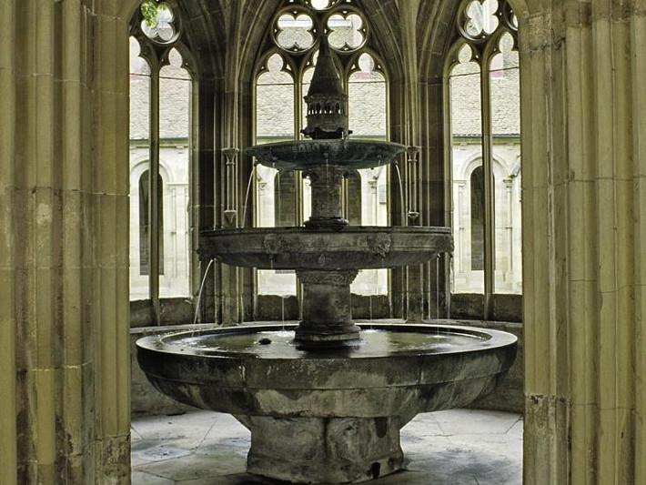 Kloster Maulbronn, dreischaliger Brunnen im Brunnenhaus