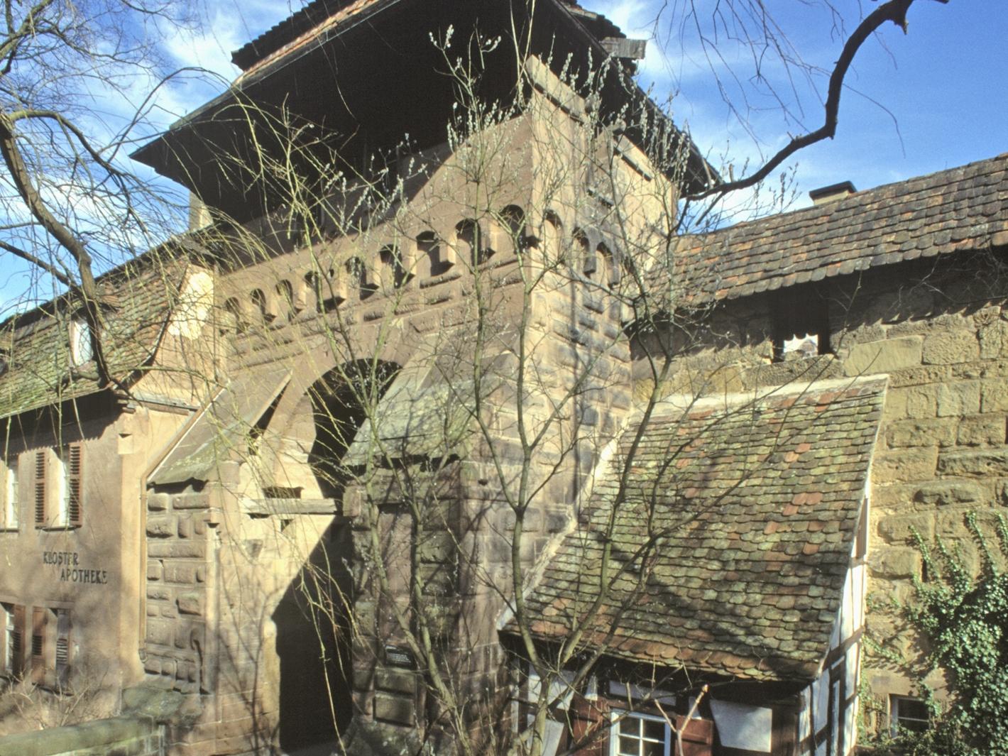 Kloster Maulbronn, Westtor mit Ummauerung 