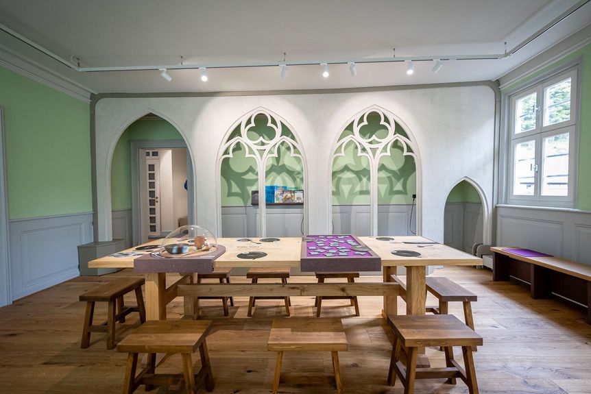 Maulbronn Monastery, interior – the Young Monastic World, dining table