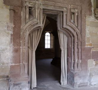 Portail à moulures croisées donnant accès au réfectoire des frères convers du monastère de Maulbronn 