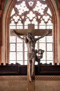 UNESCO-Welterbe Kloster Maulbronn, Kruzifix aus Stein in der Klosterkirche