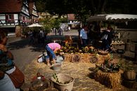 Foto: Staatliche Schlösser und Gärten Baden-Württemberg, Peter Braun Kräuter- und Erntemarkt im Klosterhof von Maulbronn