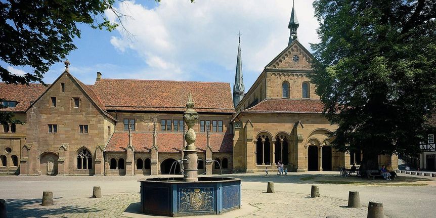Kloster Maulbronn, Klausur mit Friedenslinde