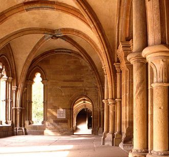 Frühgotische Vorhalle in Kloster Maulbronn mit Kreuzrippengewölbe