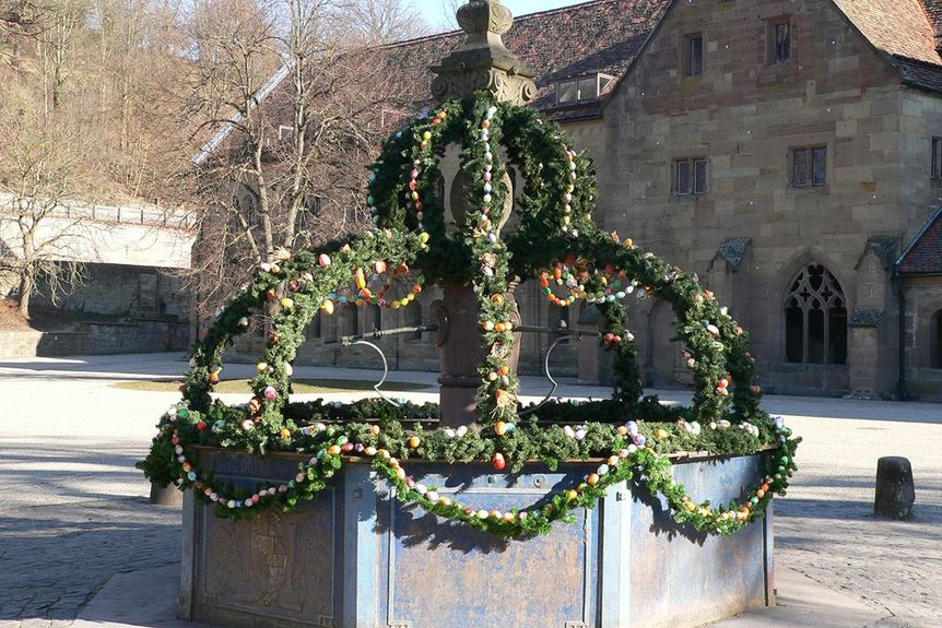 Kloster Maulbronn, außen, Osterbrunnen