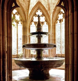 Das Brunnenhaus mit dreischaligem Brunnen, Kloster Maulbronn