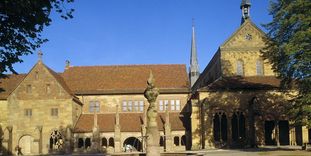 Klosterhof von Kloster Maulbronn mit Brunnen